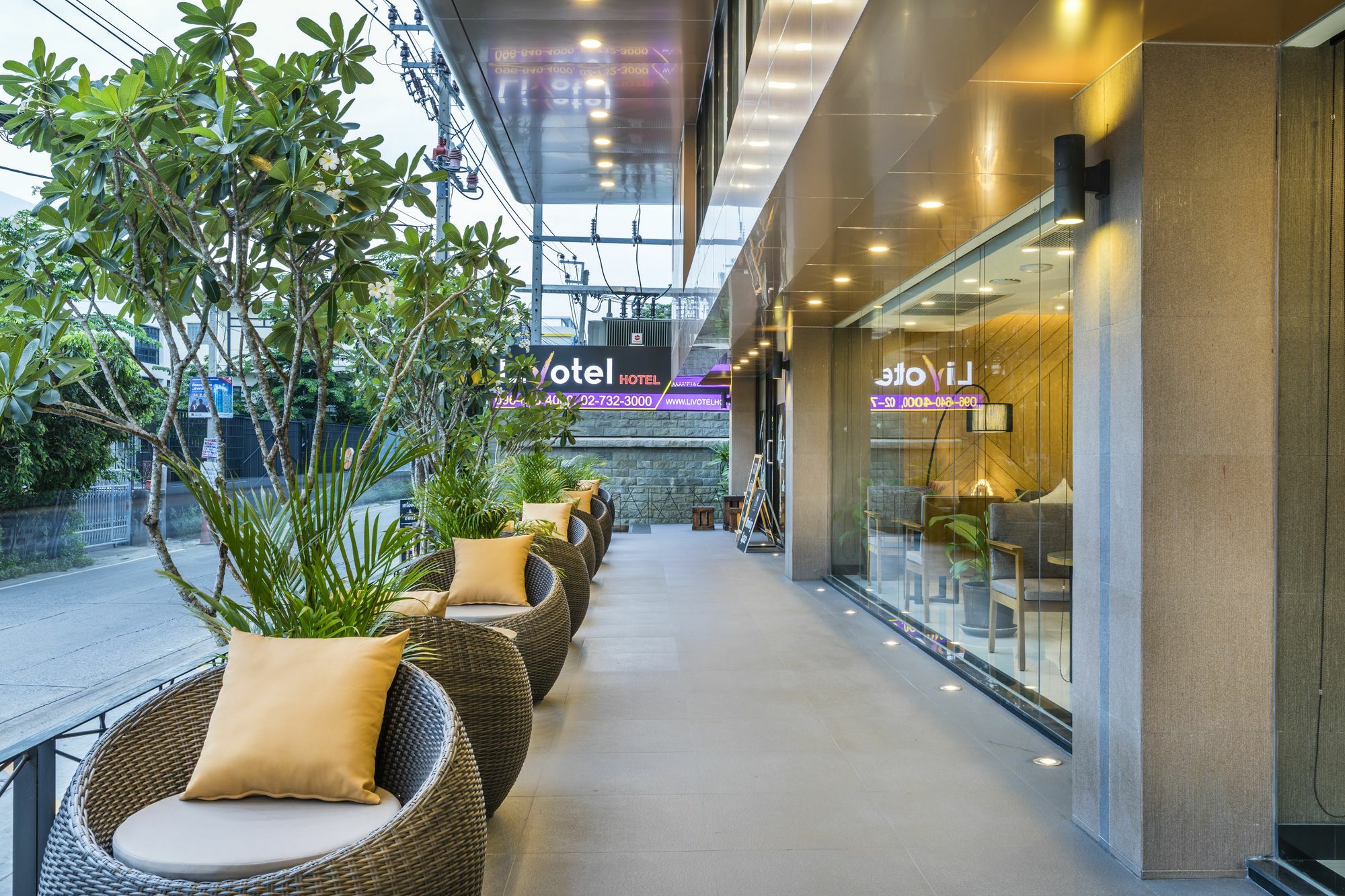 Livotel Hotel Hua Mak Банкок Екстериор снимка