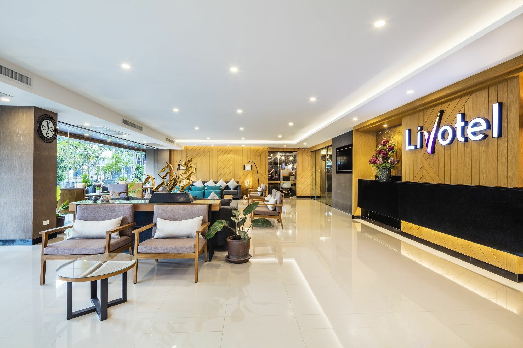 Livotel Hotel Hua Mak Банкок Екстериор снимка