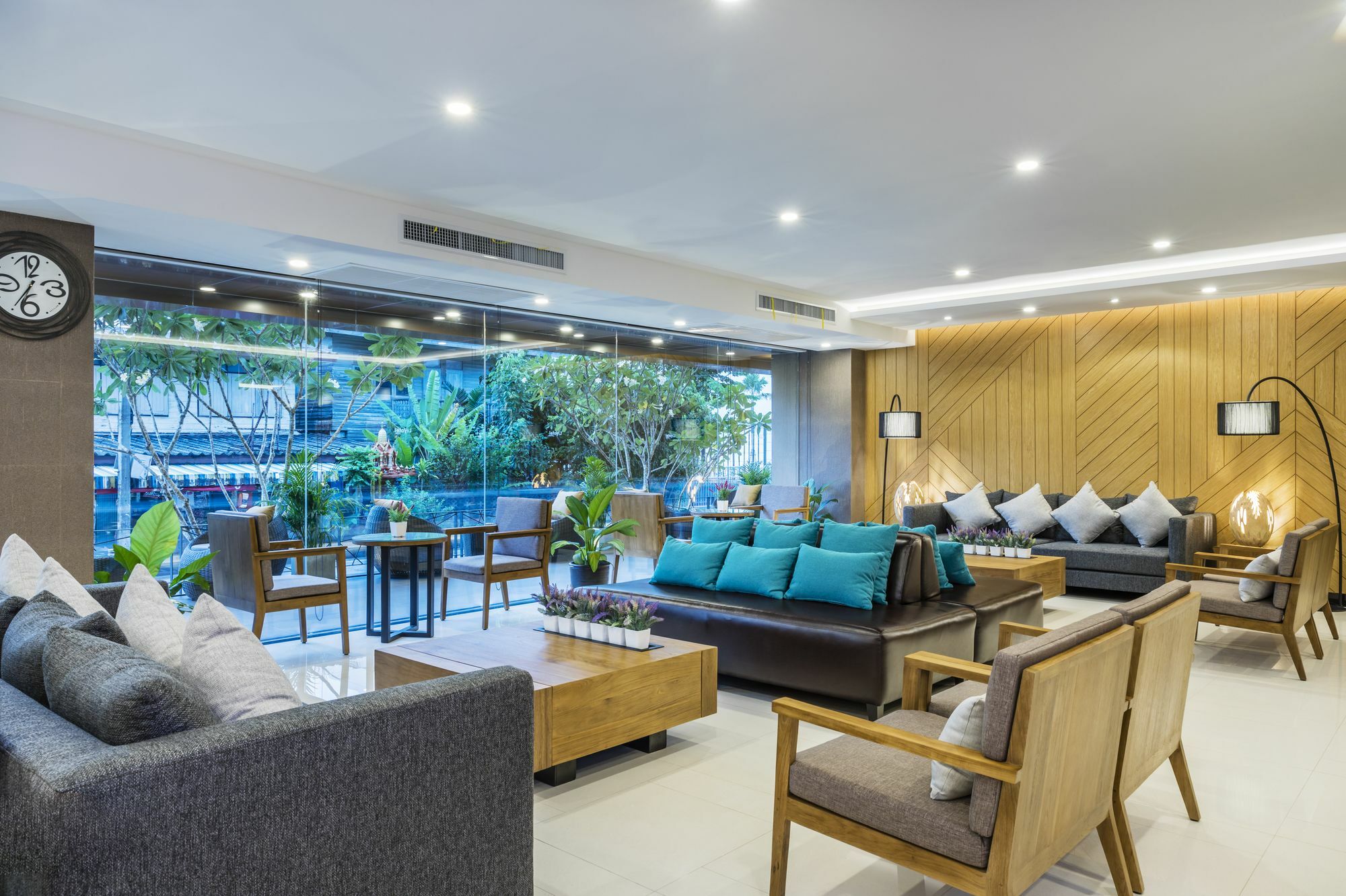 Livotel Hotel Hua Mak Банкок Екстериор снимка