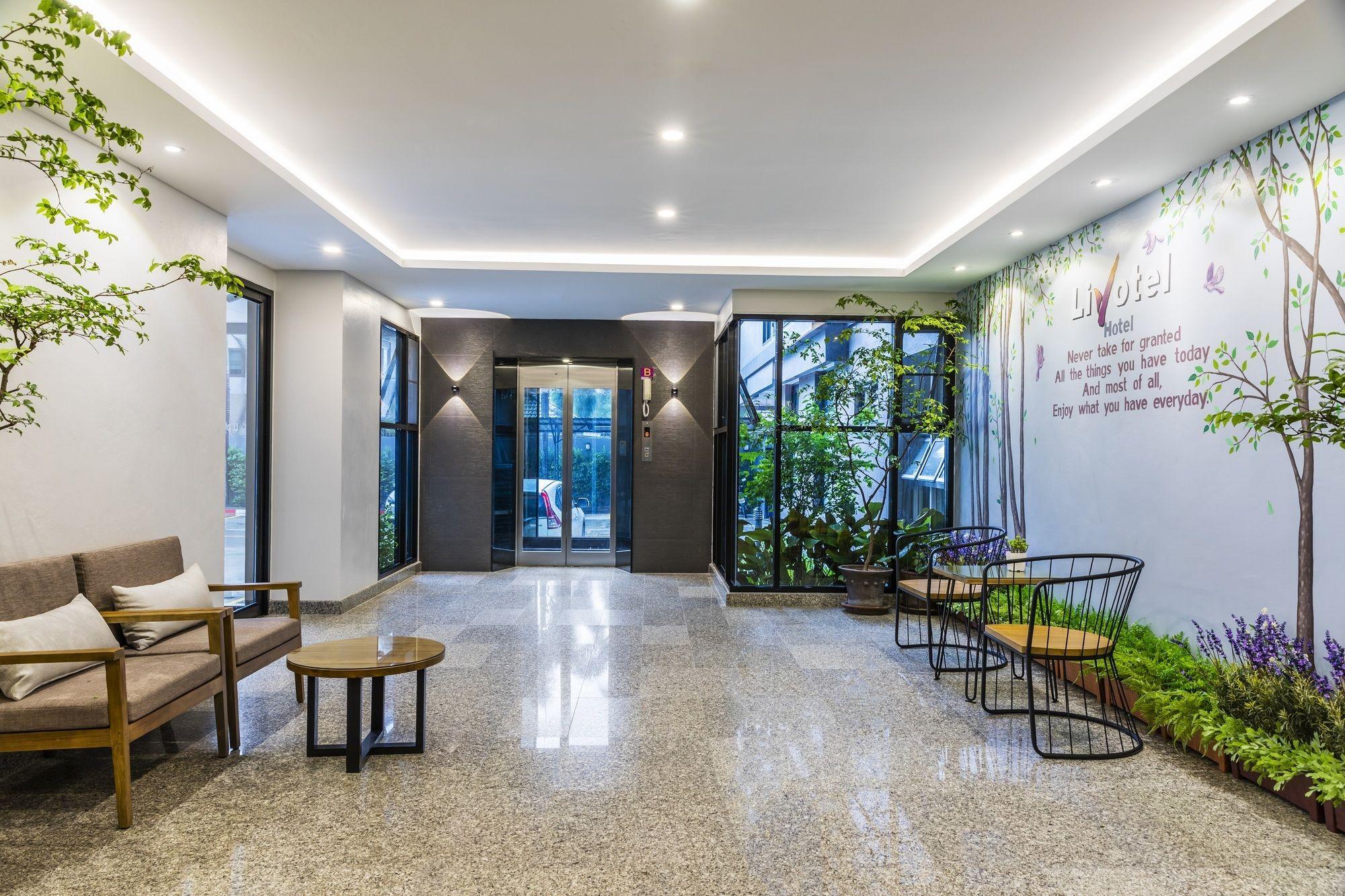 Livotel Hotel Hua Mak Банкок Екстериор снимка