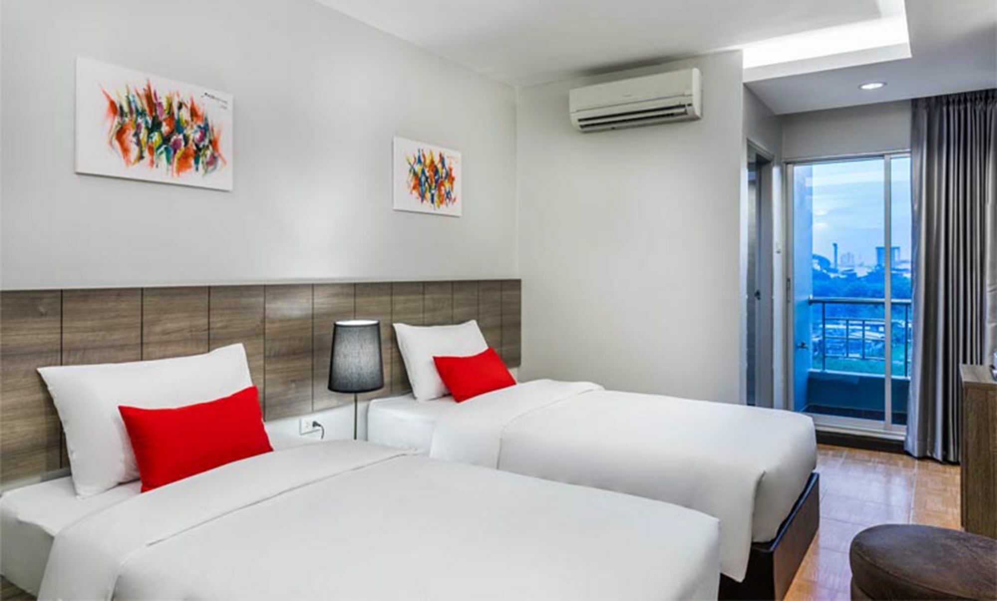 Livotel Hotel Hua Mak Банкок Екстериор снимка