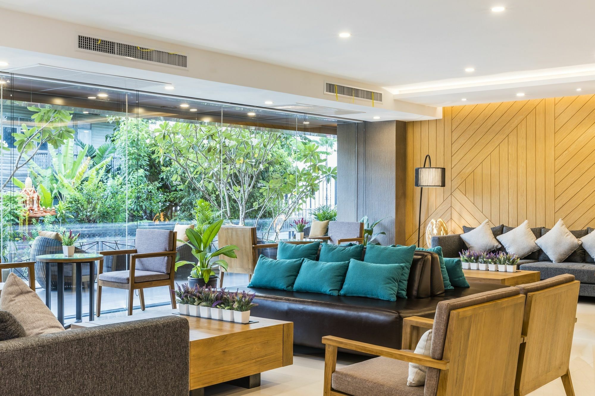 Livotel Hotel Hua Mak Банкок Екстериор снимка