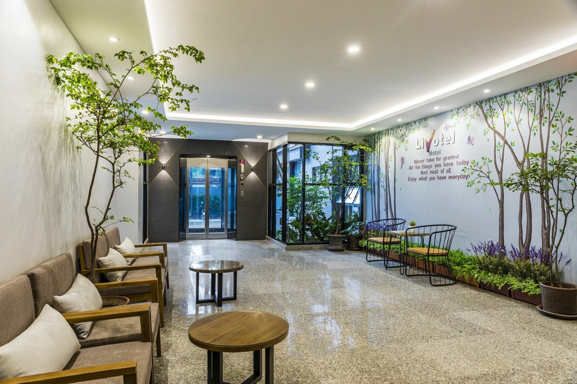 Livotel Hotel Hua Mak Банкок Екстериор снимка