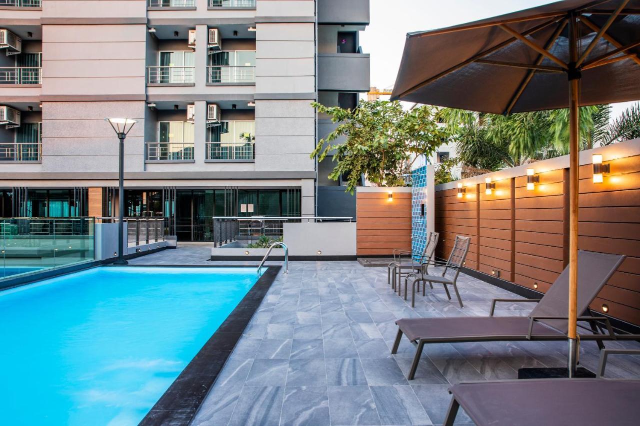 Livotel Hotel Hua Mak Банкок Екстериор снимка